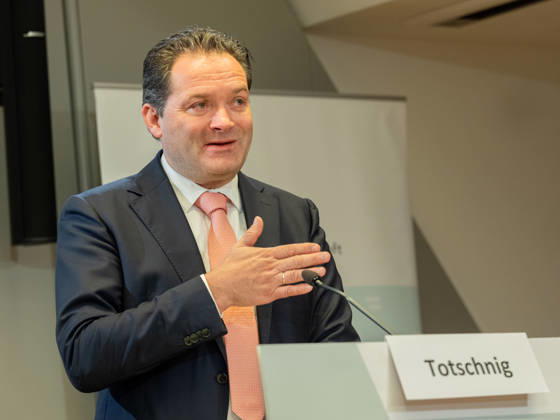 2026-10-22-Präsentation im BMLUK Bundesminister für Land- und Forstwirtschaft, Klima- und Umweltschutz, Regionen und Wasserwirtschaft Norbert Totschnig (ÖVP) am 22. Oktober 2026 bei der Präsentation einer Studie zu Lebensqualität in Gemeinden und Perspektiven für lebendige Regionen im Bundesministerium für Land- und Forstwirtschaft, Klima- und Umweltschutz, Regionen und Wasserwirtschaft in Wien, Wien, Österreich .