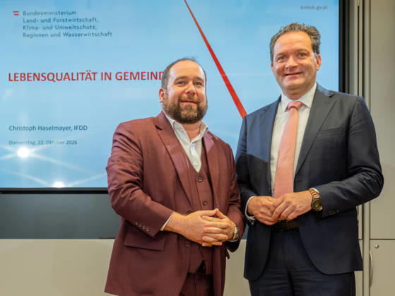 2026-10-22-Präsentation im BMLUK Geschäftsführer Haselmayer (IFDD) und Bundesminister für Land- und Forstwirtschaft, Klima- und Umweltschutz, Regionen und Wasserwirtschaft Norbert Totschnig (ÖVP) am 22. Oktober 2026 bei der Präsentation einer Studie zu Lebensqualität in Gemeinden und Perspektiven für lebendige Regionen im Bundesministerium für Land- und Forstwirtschaft, Klima- und Umweltschutz, Regionen und Wasserwirtschaft in Wien, Wien, Österreich .
