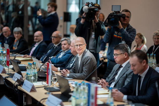Auftakt Beginn der MPK - Peter Tschentscher, Erster Bürgermeister Hamburg, mit Boris Rhein, Ministerpräsident Hessen;Konferenz der Regierungschefs der Länder Ministerpräsidentenkonferenz MPK in Berlin, Berlin Berlin Deutschland Bundesratsgebäude