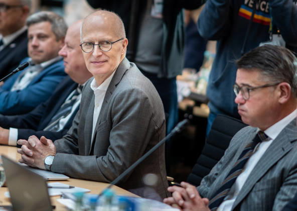 Auftakt Beginn der MPK - Peter Tschentscher, Erster Bürgermeister Hamburg, mit Boris Rhein, Ministerpräsident Hessen;Konferenz der Regierungschefs der Länder Ministerpräsidentenkonferenz MPK in Berlin, Berlin Berlin Deutschland Bundesratsgebäude