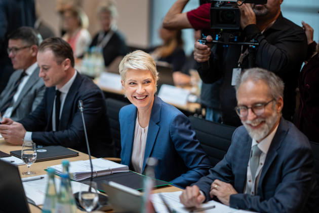 Auftakt Beginn der MPK - Manuela Schwesig, Ministerpräsidentin Mecklenburg-Vorpommern;Konferenz der Regierungschefs der Länder Ministerpräsidentenkonferenz MPK in Berlin, Berlin Berlin Deutschland Bundesratsgebäude