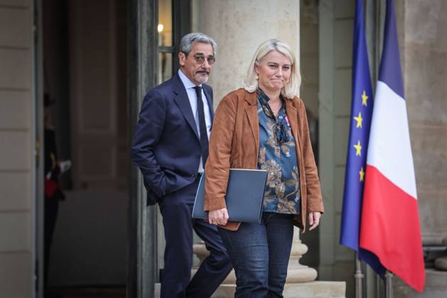 Paris, France le 22 octobre 2026 - Sortie du Conseil des ministres au palais de l Elysee - Exit of the Council of Ministers at the Elysee Palace Ici M. Serge PAPIN, ministre des Petites et moyennes entreprises, du Commerce, de l Artisanat, du Tourisme et du Pouvoir d achat et Mme Stephanie RIST, ministre de la Sante, des Familles, de l Autonomie et des Personnes handicapees  Copyright: xSebastienxTOUBONx