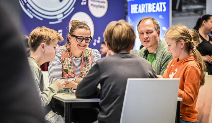Erster Tag der Spielemesse Essen. Die SPIEL Essen findet vom 22. bis 25. Oktober 2026 auf dem Gelände der Messe Essen statt ** NUR FÜR REDAKTIONELLE ZWECKE ** EDITORIAL USE ONLY **<p>Spielen Cascadia Bergseen am Donnerstag, dem 10 22 2026. Erster Tag der Spielemesse Essen. Die SPIEL Essen findet vom 22. bis 25. Oktober 2026 auf dem Gelände der Messe Essen statt Deutschland NRW Essen Copyright: KerstinxKokoska