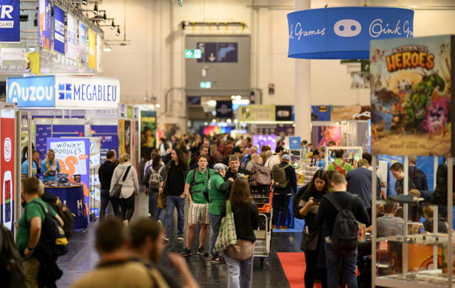 Besucher und Besucherinnen in den Messenhallen, am 22.10.2026 Messe SPIEL Essen vom 22.10 - 25.10.2026 in E s s e n Deutschland. Grugahalle