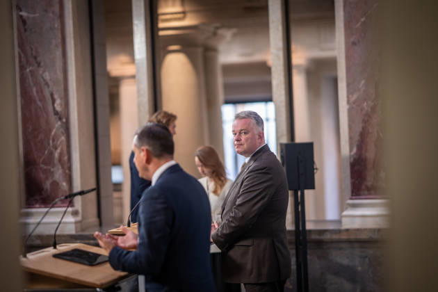 Abschlusspressekonferenz - Gordon Schnieder, Ministerpräsident Rheinland-Pfalz, mit Olaf Lies, Ministerpräsident Niedersachsen (von links);Konferenz der Regierungschefs der Länder Ministerpräsidentenkonferenz MPK in Berlin - Abschlusspresskonferenz, Berlin Berlin Deutschland Bundesratsgebäude