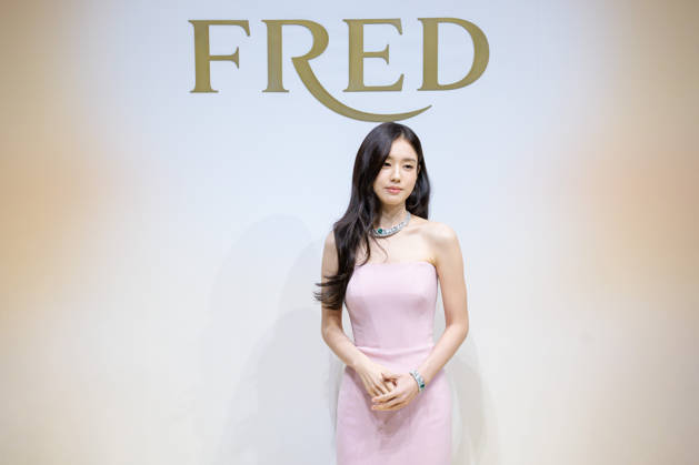 Monsieur FRED Golden Light photocall SEOUL, SOUTH KOREA, OCTOBER 22: South Korean actress Ahn Eun-jin poses during a photocall for FRED s Monsieur FRED Golden Light high jewelry collection celebrating the brand s 90th anniversary at Seoul Auction Gangnam Center in Seoul, South Korea on October 22, 2026. Seoul Seoul Auction Gangnam Center South Korea 8294_288047 Copyright: xStevexChoxKyewoongx