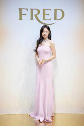 Monsieur FRED Golden Light photocall SEOUL, SOUTH KOREA, OCTOBER 22: South Korean actress Ahn Eun-jin poses during a photocall for FRED s Monsieur FRED Golden Light high jewelry collection celebrating the brand s 90th anniversary at Seoul Auction Gangnam Center in Seoul, South Korea on October 22, 2026. Seoul Seoul Auction Gangnam Center South Korea 8294_288045 Copyright: xStevexChoxKyewoongx