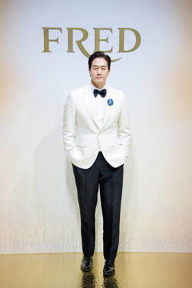 Monsieur FRED Golden Light photocall SEOUL, SOUTH KOREA, OCTOBER 22: South Korean actor Yoo Ji-tae poses during a photocall for FRED s Monsieur FRED Golden Light high jewelry collection celebrating the brand s 90th anniversary at Seoul Auction Gangnam Center in Seoul, South Korea on October 22, 2026. Seoul Seoul Auction Gangnam Center South Korea 8294_288049 Copyright: xStevexChoxKyewoongx