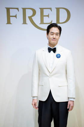 Monsieur FRED Golden Light photocall SEOUL, SOUTH KOREA, OCTOBER 22: South Korean actor Yoo Ji-tae poses during a photocall for FRED s Monsieur FRED Golden Light high jewelry collection celebrating the brand s 90th anniversary at Seoul Auction Gangnam Center in Seoul, South Korea on October 22, 2026. Seoul Seoul Auction Gangnam Center South Korea 8294_288053 Copyright: xStevexChoxKyewoongx