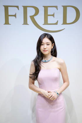 Monsieur FRED Golden Light photocall SEOUL, SOUTH KOREA, OCTOBER 22: South Korean actress Ahn Eun-jin poses during a photocall for FRED s Monsieur FRED Golden Light high jewelry collection celebrating the brand s 90th anniversary at Seoul Auction Gangnam Center in Seoul, South Korea on October 22, 2026. Seoul Seoul Auction Gangnam Center South Korea 8294_288055 Copyright: xStevexChoxKyewoongx