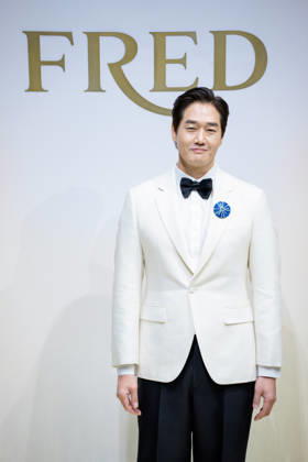 Monsieur FRED Golden Light photocall SEOUL, SOUTH KOREA, OCTOBER 22: South Korean actor Yoo Ji-tae poses during a photocall for FRED s Monsieur FRED Golden Light high jewelry collection celebrating the brand s 90th anniversary at Seoul Auction Gangnam Center in Seoul, South Korea on October 22, 2026. Seoul Seoul Auction Gangnam Center South Korea 8294_288060 Copyright: xStevexChoxKyewoongx
