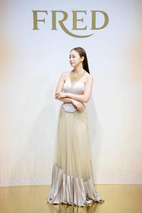 Monsieur FRED Golden Light photocall SEOUL, SOUTH KOREA, OCTOBER 22: South Korean actress Kim Tae-hee poses during a photocall for FRED s Monsieur FRED Golden Light high jewelry collection celebrating the brand s 90th anniversary at Seoul Auction Gangnam Center in Seoul, South Korea on October 22, 2026. Seoul Seoul Auction Gangnam Center South Korea 8294_288056 Copyright: xStevexChoxKyewoongx