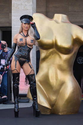 Calea Toxic. Eroeffnung der 29. Erotikmesse VENUS auf der Messe Berlin am 22.10.2026. 29.VENUS