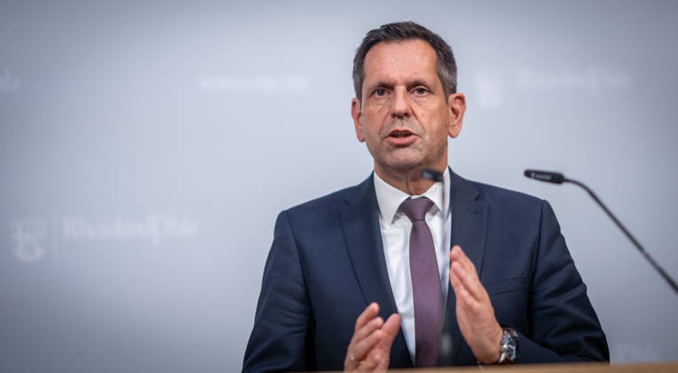 Abschlusspressekonferenz - Olaf Lies, Ministerpräsident Niedersachsen;Konferenz der Regierungschefs der Länder Ministerpräsidentenkonferenz MPK in Berlin - Abschlusspresskonferenz, Berlin Berlin Deutschland Bundesratsgebäude
