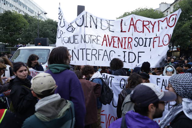 Students gather outside Pitie-Salpetriere hospital in Paris PARIS, FRANCE - OCTOBER 22: Students and protesters gather outside the Pitie-Salpetriere hospital in Paris, France, on October 22, 2026, during a demonstration called by student and high school organisations amid ongoing social and political tensions in France. The demonstration had been banned by the Paris police prefecture. Ibrahim Ezzat Anadolu Paris France. Editorial use only. Please get in touch for any other usage.  Copyright: x2026xAnadoluxIbrahimxEzzatx