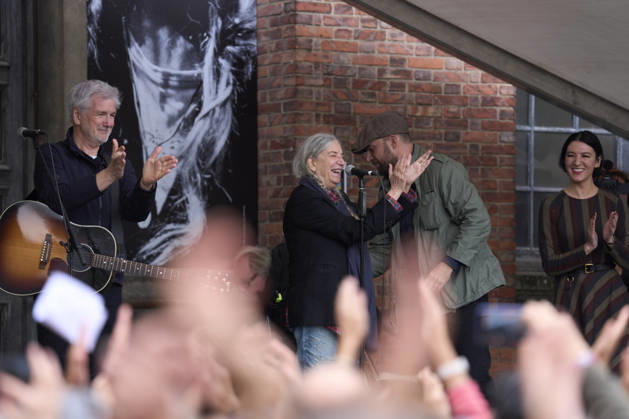 October 22, 2026, Oviedo, Asturias, Spain: Patti Smith attended a tribute in her honour where more than 3,000 people sang along to People Have the Power at Fabrica de Armas de La Vega on October 22, 2026 in Oviedo, Spain Oviedo Spain - ZUMAg15_ 20261022_zaf_g15_076 Copyright: xJackxAbuinx