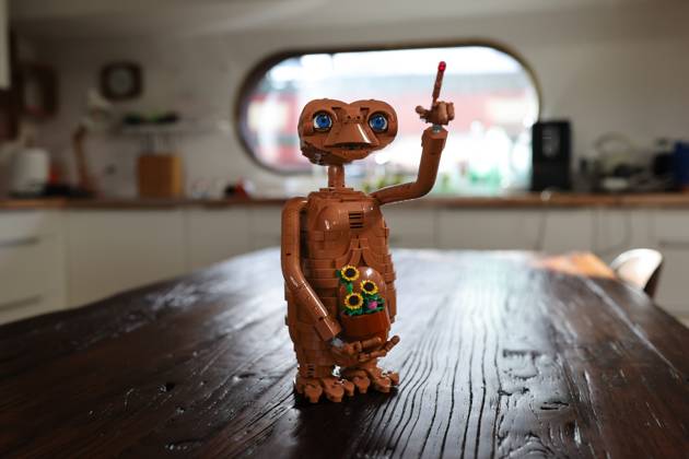 News Bilder des Tages LILLE Lego AND PHOTOPQR VOIX DU NORD FLORENT MOREAU October 22, 2026 LILLE October 22, 2026 Richard, who lives on a houseboat at the Gare d’Eau in the Bois Blancs neighborhood, created a Lego figure of E.T. the Extra-Terrestrial after entering a contest organized by the plastic brick brand. PHOTO: FLORENT MOREAU, LA VOIX DU NORD, Lille, France, Oct. 22, 2026 Richard, who lives on a houseboat at the Gare d’eau in the Bois Blancs neighborhood, created a Lego figure of E.T. the Extra-Terrestrial after entering a contest organized by the plastic brick brand HAUTS-DE-FRANCE France  Copyright: xPHOTOPQR VOIXxDUxNORD MAXPPPxFLORENTxMOREAUx 20261022VDN1862 20261022VDN1862