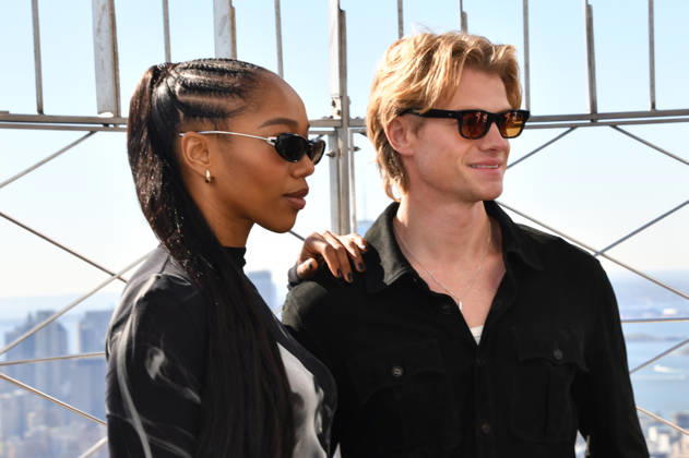 Entertainment Bilder des Tages NEW YORK, NY- OCTOBER 22: Naomi Ackie and Tom Rhys Harries at the Empire State Building promoting the release of DC Studios Clayface on October 22, 2026 in New York City. Copyright: xmpi099 MediaPunchx