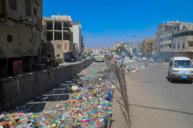 Streets of Taiz fill with waste as fuel supplies are cut off TAIZ, YEMEN - OCTOBER 22: Piles of garbage and waste accumulate are seen on streets in Taiz, Yemen on October 22, 2026. Waste collection activities have almost ground to a halt as Houthi forces launched a counter-offensive against government troops, besieging the strategically located city, blocking roads, and preventing fuel delivery to the region alongside ongoing security issues. Hamza Mustafa Anadolu Taiz Yemen. Editorial use only. Please get in touch for any other usage.  Copyright: x2026xAnadoluxHamzaxMustafax