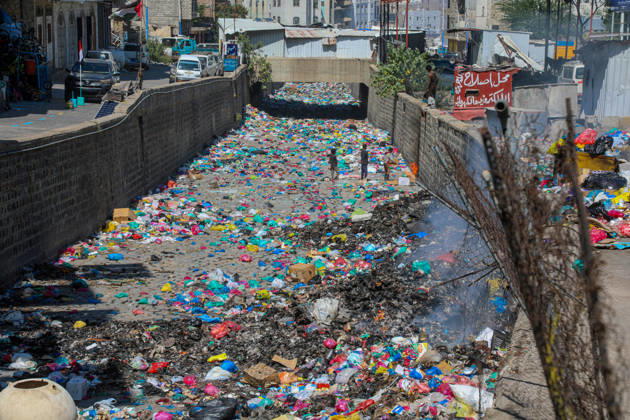 Streets of Taiz fill with waste as fuel supplies are cut off TAIZ, YEMEN - OCTOBER 22: Piles of garbage and waste accumulate are seen on streets in Taiz, Yemen on October 22, 2026. Waste collection activities have almost ground to a halt as Houthi forces launched a counter-offensive against government troops, besieging the strategically located city, blocking roads, and preventing fuel delivery to the region alongside ongoing security issues. Hamza Mustafa Anadolu Taiz Yemen. Editorial use only. Please get in touch for any other usage.  Copyright: x2026xAnadoluxHamzaxMustafax