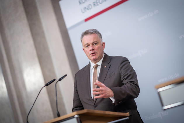 Abschlusspressekonferenz - Gordon Schnieder, Ministerpräsident Rheinland-Pfalz;Konferenz der Regierungschefs der Länder Ministerpräsidentenkonferenz MPK in Berlin - Abschlusspresskonferenz, Berlin Berlin Deutschland Bundesratsgebäude