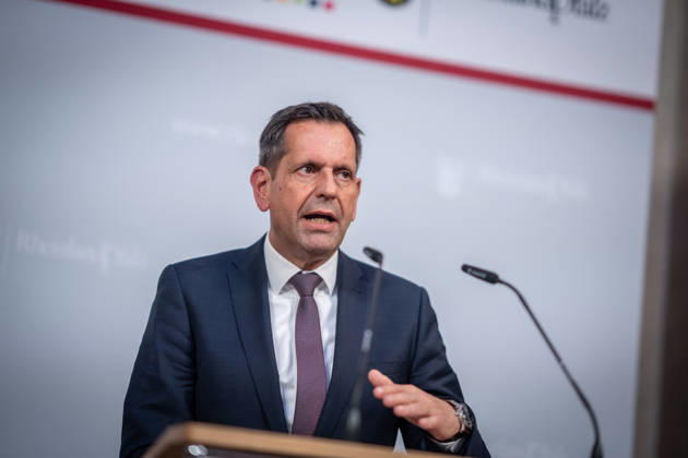Abschlusspressekonferenz - Olaf Lies, Ministerpräsident Niedersachsen;Konferenz der Regierungschefs der Länder Ministerpräsidentenkonferenz MPK in Berlin - Abschlusspresskonferenz, Berlin Berlin Deutschland Bundesratsgebäude