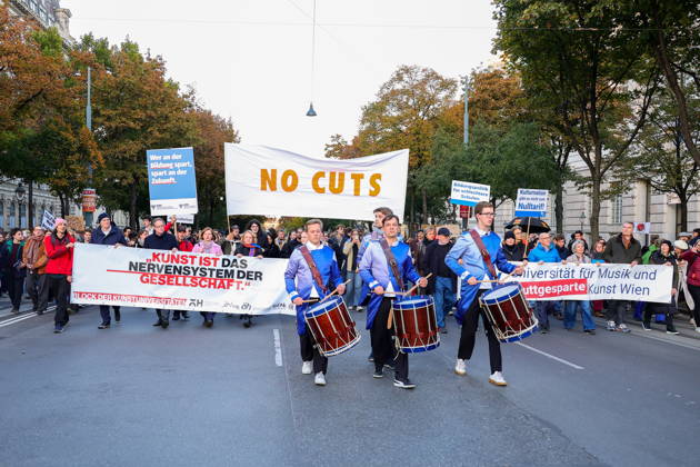 AUSTRIA, VIENNA - OCTOBER 22, 2026: People take to the streets of Vienna to protest against the underfunding of public universities Vienna Austria  - ZUMAt113 20261022_zaa_t113_664 Copyright: xArnexSvensonx