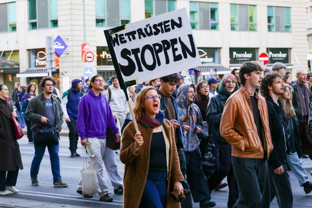 AUSTRIA, VIENNA - OCTOBER 22, 2026: People take to the streets of Vienna to protest against the underfunding of public universities Vienna Austria  - ZUMAt113 20261022_zaa_t113_670 Copyright: xArnexSvensonx