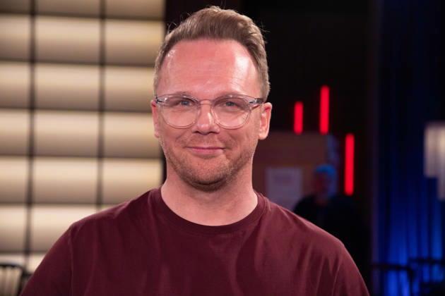 Ralf SCHMITZ, Comedian, Schauspieler, Portraet, Porträt, Portrait, Angeschnittenes Einzelbild, Einzelmotiv, zu Gast in der Sendung ,,Koelner Treff,, im WDR Fernsehen, 22.10.2026.