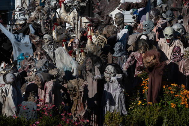 Handmade Zombies Take Over New Jersey Home for Halloween HAWTHORNE, NEW JERSEY - OCTOBER 22: A Halloween display featuring handmade zombies transforms the front lawn and roof of a home on Lafayette Avenue on October 22, 2026, in Hawthorne, New Jersey. Homeowner Tony Rodrigues creates the figures from scratch, incorporating 3D-printed faces into many of the designs. Inspired by Michael Jackson’s Thriller music video, Rodrigues has maintained the Halloween decoration tradition for more than a decade, turning his property into a seasonal attraction for visitors. Lokman Vural Elibol Anadolu New Jersey United States. Editorial use only. Please get in touch for any other usage.  Copyright: x2026xAnadoluxLokmanxVuralxElibolx