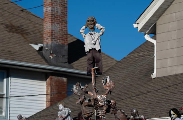 Handmade Zombies Take Over New Jersey Home for Halloween HAWTHORNE, NEW JERSEY - OCTOBER 22: A Halloween display featuring handmade zombies transforms the front lawn and roof of a home on Lafayette Avenue on October 22, 2026, in Hawthorne, New Jersey. Homeowner Tony Rodrigues creates the figures from scratch, incorporating 3D-printed faces into many of the designs. Inspired by Michael Jackson’s Thriller music video, Rodrigues has maintained the Halloween decoration tradition for more than a decade, turning his property into a seasonal attraction for visitors. Lokman Vural Elibol Anadolu New Jersey United States. Editorial use only. Please get in touch for any other usage.  Copyright: x2026xAnadoluxLokmanxVuralxElibolx