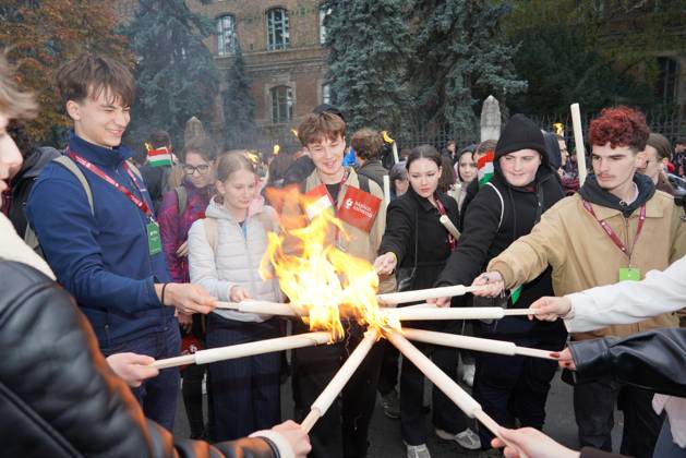 October 22, 2026, Budapest, Hungary: March of the Hungarian Prime Minister s party (Tisza Party) on the eve of the October 23 national holiday, commemorating the 70th anniversary of the 1956 Hungarian Revolution. October 23, 2026, marks the historic 70th anniversary of the 1956 Hungarian Revolution, a nationwide uprising against Soviet occupation and oppressive communist rule. This landmark anniversary is being observed through massive, solemn, and highly modernized nationwide commemorations across Hungary. Budapest Hungary - ZUMAp159 20261022_int_p159_509 Copyright: xPPANKx