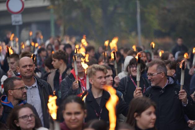 October 22, 2026, Budapest, Hungary: March of the Hungarian Prime Minister s party (Tisza Party) on the eve of the October 23 national holiday, commemorating the 70th anniversary of the 1956 Hungarian Revolution. October 23, 2026, marks the historic 70th anniversary of the 1956 Hungarian Revolution, a nationwide uprising against Soviet occupation and oppressive communist rule. This landmark anniversary is being observed through massive, solemn, and highly modernized nationwide commemorations across Hungary. Budapest Hungary - ZUMAp159 20261022_int_p159_520 Copyright: xPPANKx