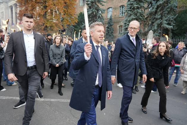 October 22, 2026, Budapest, Hungary: March of the Hungarian Prime Minister s party (Tisza Party) on the eve of the October 23 national holiday, commemorating the 70th anniversary of the 1956 Hungarian Revolution. October 23, 2026, marks the historic 70th anniversary of the 1956 Hungarian Revolution, a nationwide uprising against Soviet occupation and oppressive communist rule. This landmark anniversary is being observed through massive, solemn, and highly modernized nationwide commemorations across Hungary. Budapest Hungary - ZUMAp159 20261022_int_p159_523 Copyright: xPPANKx