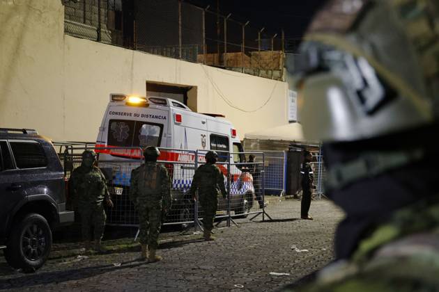 Quito, Thursday, October 22, 2026: Incidents at the Inca Prison in the city of Quito, an alleged riot leaves several dead and injured. Family members await news of the inmates. Photos: API, Rolando Enriquez, Quito, Pichincha, Ecuador, 20261022 250944 6adab9d561d8a img 20261022 203558 Copyright: xROLANDOxENRÃQUEZx