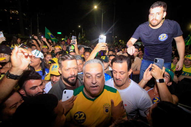MACEIó, AL - 22.10.2026: ALFREDO GASPAR NO BLOCO DO 22 EM MACEIó - Vice-presidential candidate Alfredo Gaspar (PL) participated on Thursday night (22) in the 22 block in Maceió which drew a crowd to the beaches of Jatiúca and Ponta Verde x3037039x  GUIDOxJR.
