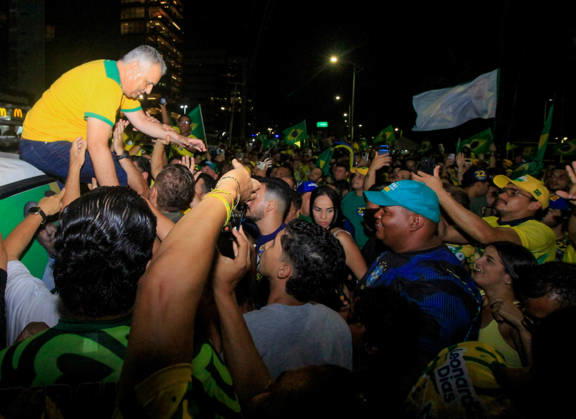 MACEIó, AL - 22.10.2026: ALFREDO GASPAR NO BLOCO DO 22 EM MACEIó - Vice-presidential candidate Alfredo Gaspar (PL) participated on Thursday night (22) in the 22 block in Maceió which drew a crowd to the beaches of Jatiúca and Ponta Verde x3037041x  GUIDOxJR.