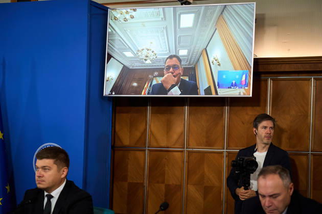 Romanian Government, Cabinet Meeting Bucharest, Romania. 23rd Oct, 2026: Stefan Radu Oprea (top), Minister of Defence, attends the government meeting online at Victoria Palace, the Romanian Government headquarters. Bucharest Romania Copyright: xLucianxAlecux