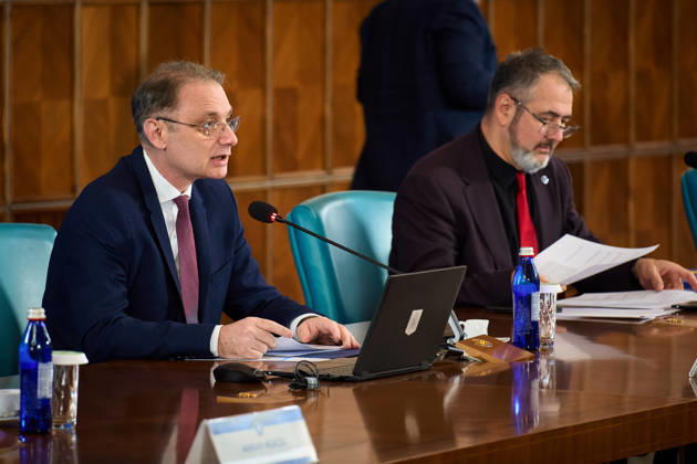 Romanian Government, Cabinet Meeting Bucharest, Romania. 23rd Oct, 2026: Luca Niculescu, Prime Minister of Romania, leads the government meeting at Victoria Palace, the Romanian Government headquarters. Bucharest Romania Copyright: xLucianxAlecux
