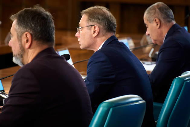 Romanian Government, Cabinet Meeting Bucharest, Romania. 23rd Oct, 2026: Luca Niculescu, Prime Minister of Romania, leads the government meeting at Victoria Palace, the Romanian Government headquarters. Bucharest Romania Copyright: xLucianxAlecux