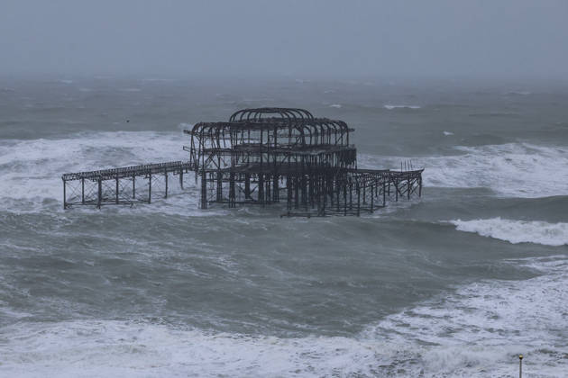 October 23, 2026, Brighton, East Sussex, UK: Brighton, UK. Rough seas on the coastline at Brighton in East Sussex as Storm Austen hits the UK. The first named storm of the season, Storm Austen is bringing severe gales and heavy rain with yellow and amber weather warnings for large parts of the country. Brighton UK  - ZUMAl94_ 20261023_zaf_l94_004 Copyright: xJacquelinexLawriex