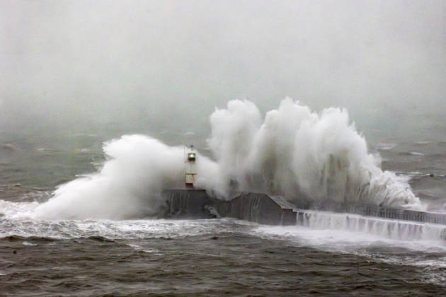October 23, 2026, Newhaven, East Sussex, UK: Newhaven, UK. Strong waves crash against Newhaven Breakwater at the entrance to Newhaven Harbour in East Sussex. Storm Austen is expected to bring high tides and strong winds to southern England, with a yellow weather warning in place. Newhaven UK  - ZUMAl94_ 20261023_zaf_l94_007 Copyright: xMarcinxNowakx