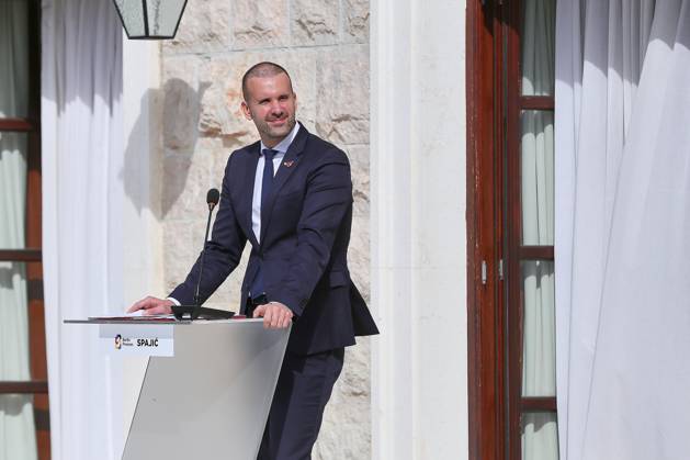 Sveti Stefan, Montenegro, 22.10.2026: Auslandsreise des Kanzlers zum Berlin Prozess -Gipfel: Pressekonferenz mit dem Premierminister von Montenegro Milojko Copyright: xdtsxNachrichtenagenturx dts_140297