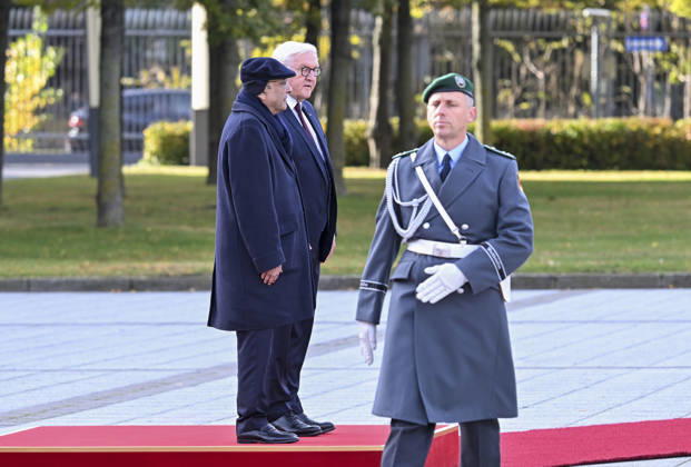 Pakistani President Asif Ali Zardari in Berlin BERLIN, GERMANY - OCTOBER 23: German President Frank-Walter Steinmeier welcomes Pakistani President Asif Ali Zardari during a military ceremony at the German Ministry of Defense in Berlin, Germany, on October 23, 2026. Halil Sagirkaya Anadolu Berlin Germany. Editorial use only. Please get in touch for any other usage.  Copyright: x2026xAnadoluxHalilxSagirkayax