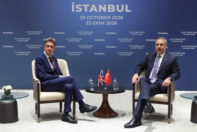 Hakan Fidan - Ed Miliband meeting in Istanbul ISTANBUL, TURKIYE - OCTOBER 23: Turkish Foreign Minister Hakan Fidan (R) meets with British Foreign Minister Ed Miliband on the sidelines of the R4 (Turkiye, Egypt, Pakistan and Saudi Arabia) and R4+E3 (United Kingdom, Germany and France) Foreign Ministers Meetings in Istanbul, Turkiye, on October 23, 2026. Mustafa Hatipoglu Anadolu Istanbul Turkey. Editorial use only. Please get in touch for any other usage.  Copyright: x2026xAnadoluxMustafaxHatipoglux