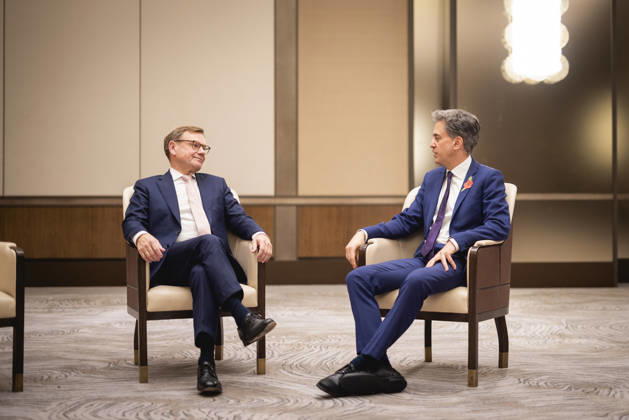 (L-R) Johann Wadephul (CDU), Bundesaussenminister, und Ed Miliband, Aussenminister von Grossbritannien, aufgenommen im Rahmen eines Treffens in Istanbul, 23.10.2026. Fotografiert im Auftrag des Auswaertigen Amtes Istanbul Tuerkei Copyright: xJulianexSonntagx