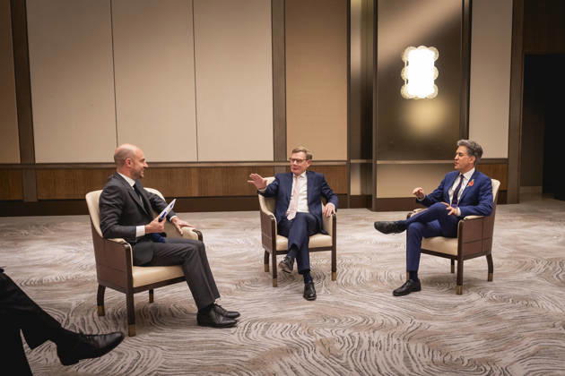 (L-R) Jean-Noel Barrot, Aussenminister von Frankreich, Johann Wadephul (CDU), Bundesaussenminister, und Ed Miliband, Aussenminister von Grossbritannien, aufgenommen im Rahmen eines Treffens in Istanbul, 23.10.2026. Fotografiert im Auftrag des Auswaertigen Amtes Istanbul Tuerkei Copyright: xJulianexSonntagx