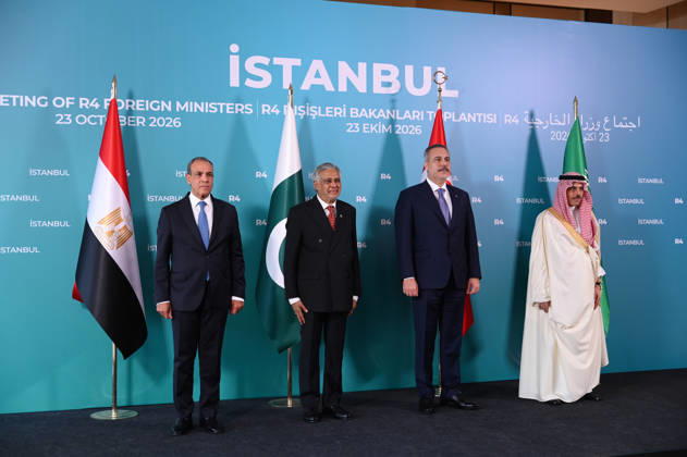 Turkish Foreign Minister Hakan Fidan ISTANBUL, TURKIYE - OCTOBER 23: Turkish Foreign Minister Hakan Fidan (2nd R) poses for a family photo with participating foreign ministers ahead of the R4 Foreign Ministers Meeting, bringing together Turkiye, Egypt, Pakistan and Saudi Arabia, hosted by Fidan in Istanbul, Turkiye, on October 23, 2026. Arif Hudaverdi Yaman Anadolu Istanbul Turkey. Editorial use only. Please get in touch for any other usage.  Copyright: x2026xAnadoluxArifxHudaverdixYamanx