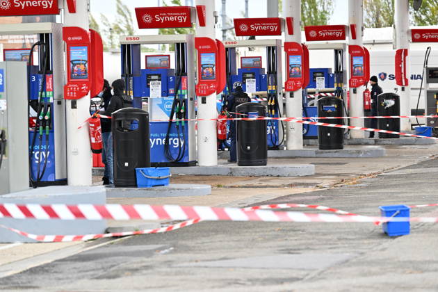 Forensics investigate scene of deadly petrol station drive-by shooting in Paris suburb of Trappes TRAPPES, FRANCE - OCTOBER 23: Forensic officers examine evidence at the site of a petrol station where a gunman opened fire from a vehicle, killing one person and injuring four others, in Trappes, a suburb west of Paris in the Yvelines department, France, on Friday, October 23, 2026. Mayor of Trappes Ali Rabeh confirmed on social media that a gunman fired shots from his car at several individuals across Trappes and nearby La Verriere, while the Yvelines Prefecture and emergency services secured the perimeter as law enforcement apprehended a suspect. Mustafa Yalcin Anadolu Trappes France. Editorial use only. Please get in touch for any other u  Copyright: x2026xAnadoluxMustafaxYalcinx