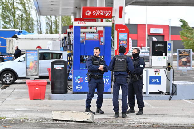 Forensics investigate scene of deadly petrol station drive-by shooting in Paris suburb of Trappes TRAPPES, FRANCE - OCTOBER 23: Forensic officers examine evidence at the site of a petrol station where a gunman opened fire from a vehicle, killing one person and injuring four others, in Trappes, a suburb west of Paris in the Yvelines department, France, on Friday, October 23, 2026. Mayor of Trappes Ali Rabeh confirmed on social media that a gunman fired shots from his car at several individuals across Trappes and nearby La Verriere, while the Yvelines Prefecture and emergency services secured the perimeter as law enforcement apprehended a suspect. Mustafa Yalcin Anadolu Trappes France. Editorial use only. Please get in touch for any other u  Copyright: x2026xAnadoluxMustafaxYalcinx